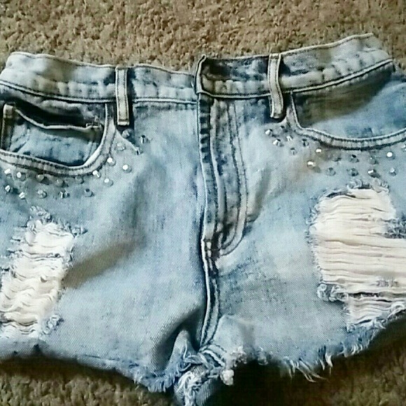 Forever 21 stud and rip jean shorts - Picture 1 of 3