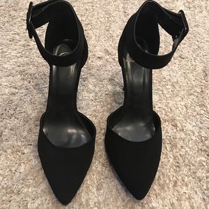Black pointed heels!