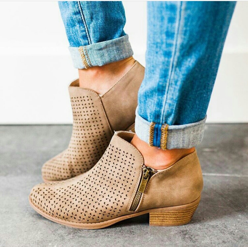 LAST PAIR!!//The Ophelia// Taupe ankle booties - Picture 4 of 4