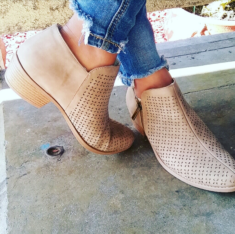 LAST PAIR!!//The Ophelia// Taupe ankle booties - Picture 2 of 4