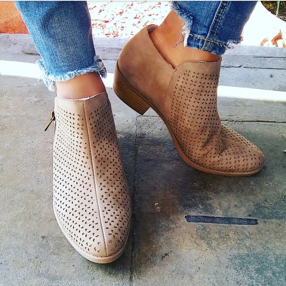 LAST PAIR!!//The Ophelia// Taupe ankle booties - Picture 3 of 4