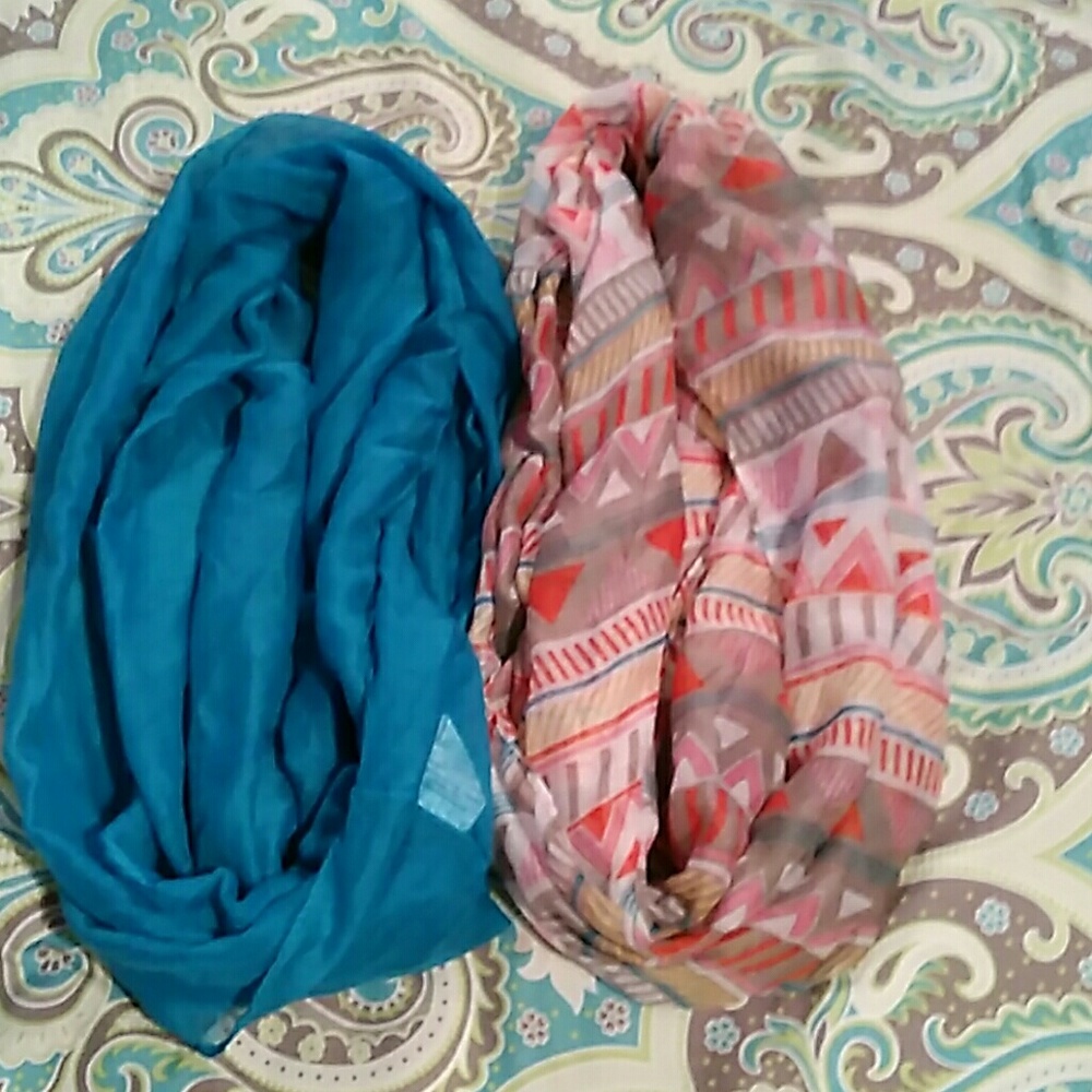 Bundle of 2 scarves
