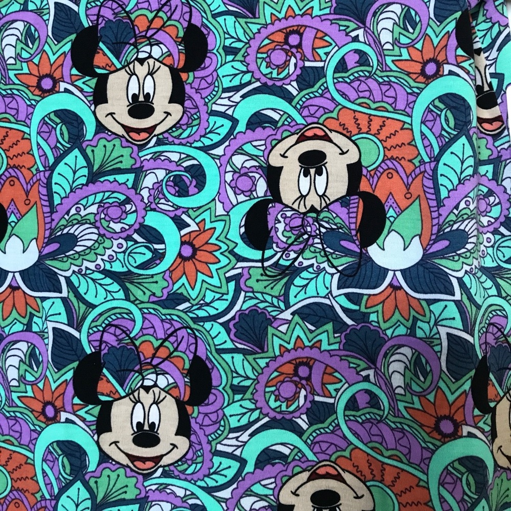 🎁🦄🚨🦄Small Lularoe Disney Classic Tee, Minnie!