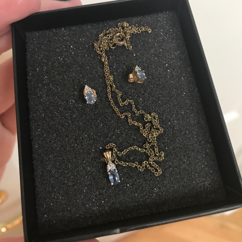 Sapphire/gold necklace and earring set