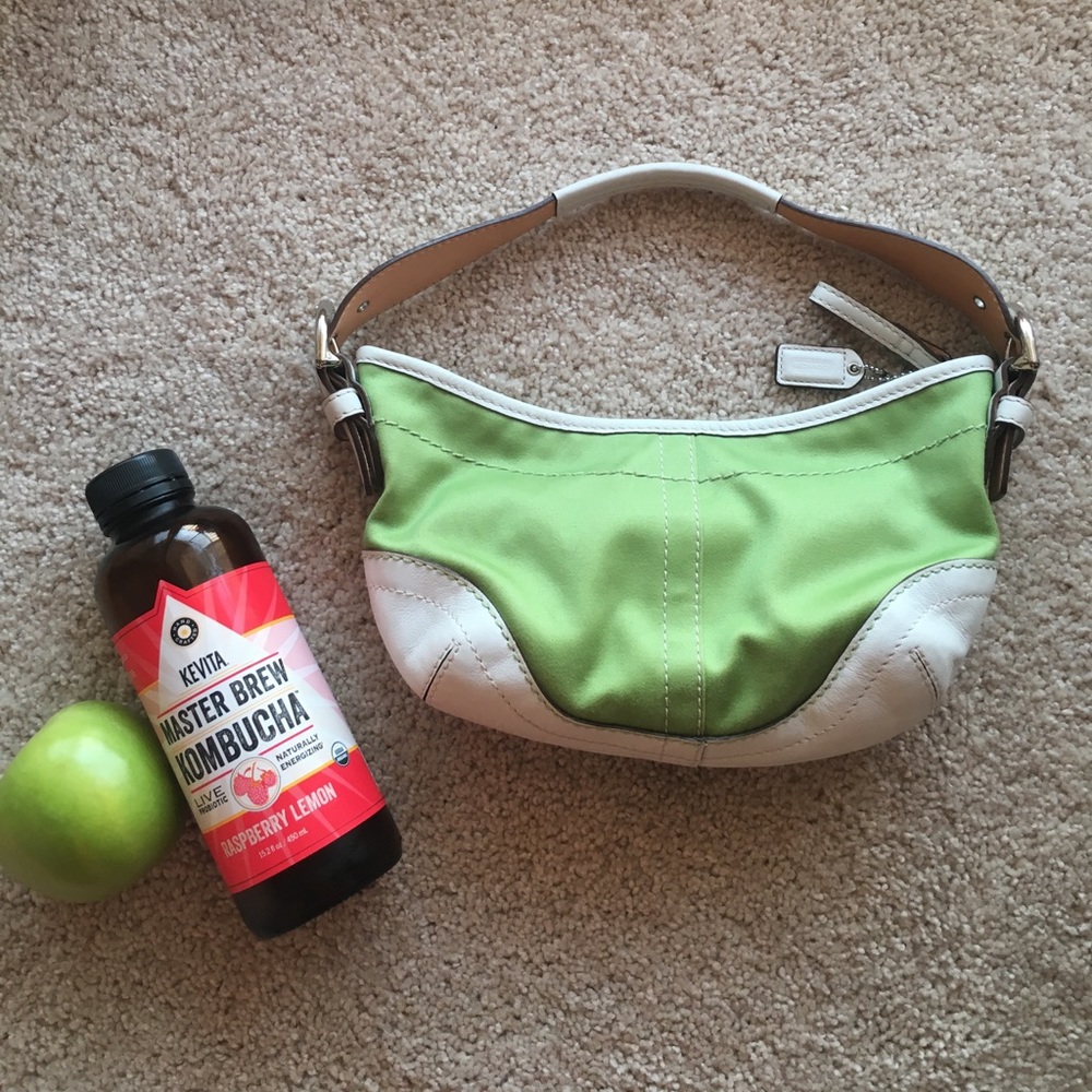 🌿Cute Kelly Green Coach Hobo & White Leather Trim