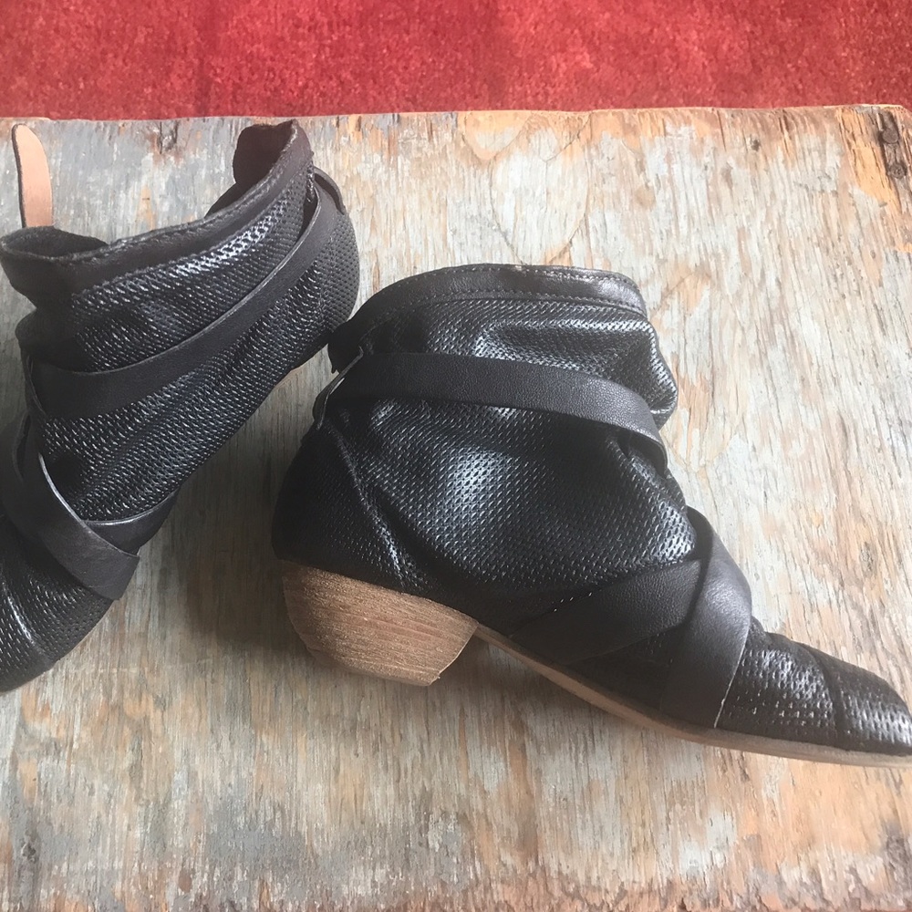 Miz Mooz Cassidy sandals - like new!