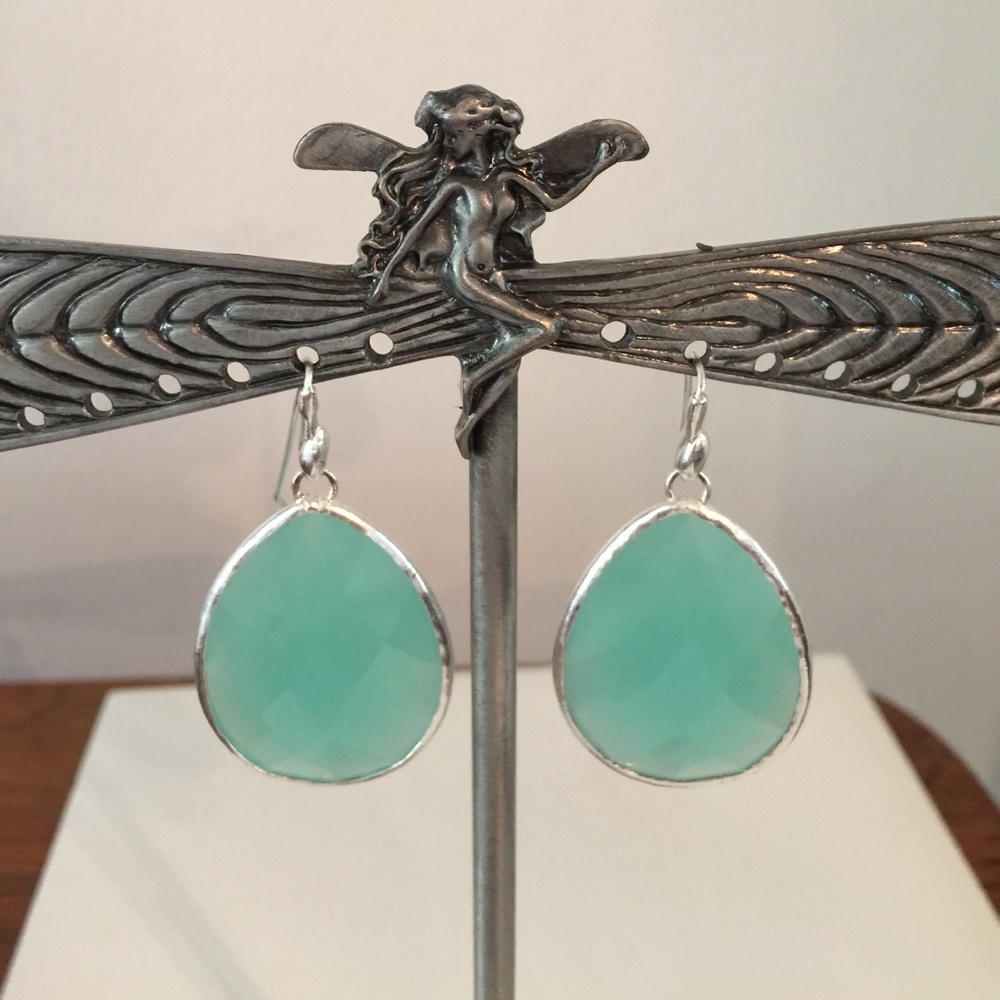 Stella & Dot NWOT Serenity Stone Drop earrings
