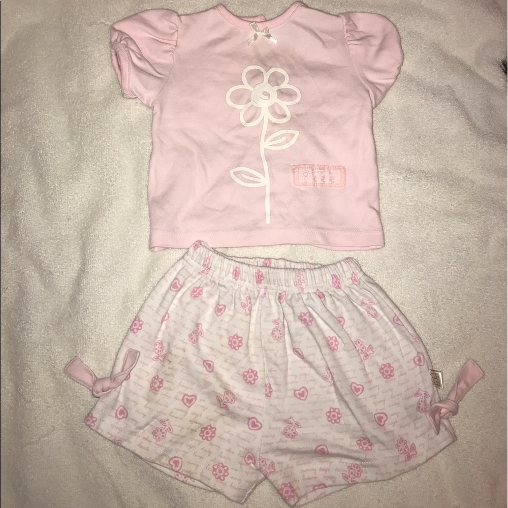 Comfy pink shirt and white shorts