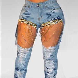 Distressed fearless fashionable jeans