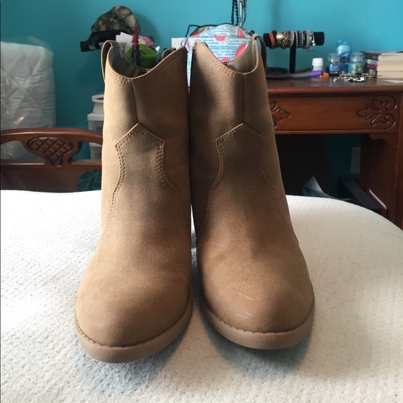Tan booties - Picture 2 of 7