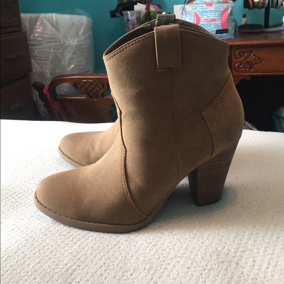 Tan booties - Picture 4 of 7