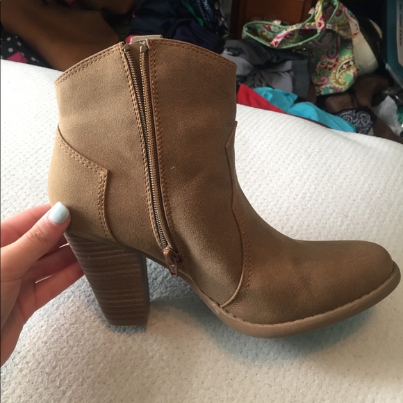 Tan booties - Picture 7 of 7