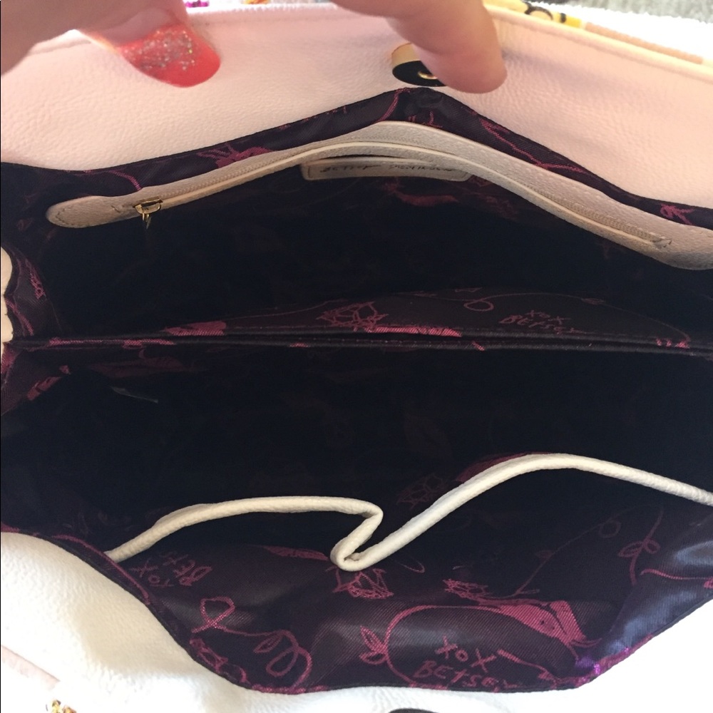 🌸NWOT! BETSEY JOHNSON FLORAL HANDBAG - Picture 4 of 5