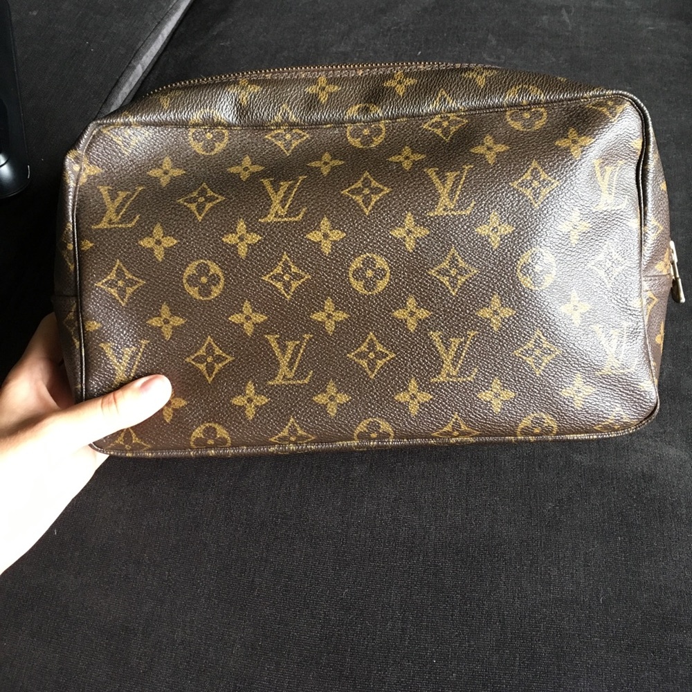 Authentic Louis Vuitton 28 cosmetic bag