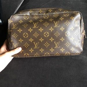 Authentic Louis Vuitton 28 cosmetic bag