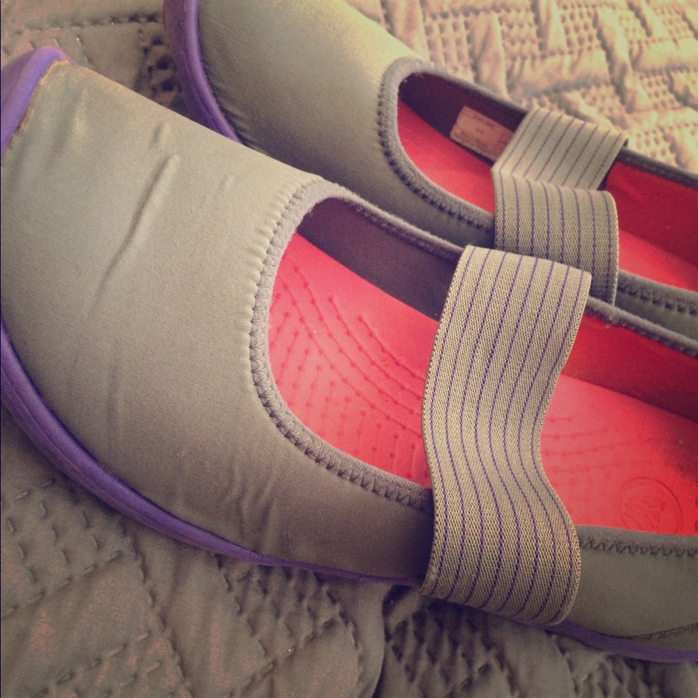 Crocs purple and gray basket shoes