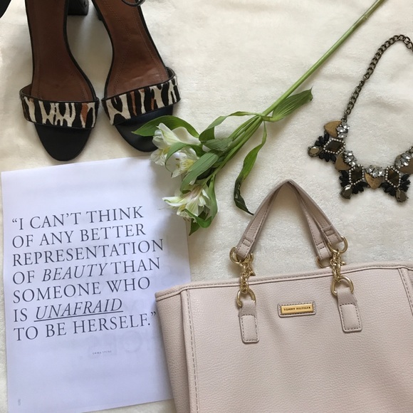 Tommy Hilfiger Handbags - Host Pick 🌸Tommy Hilfiger bag