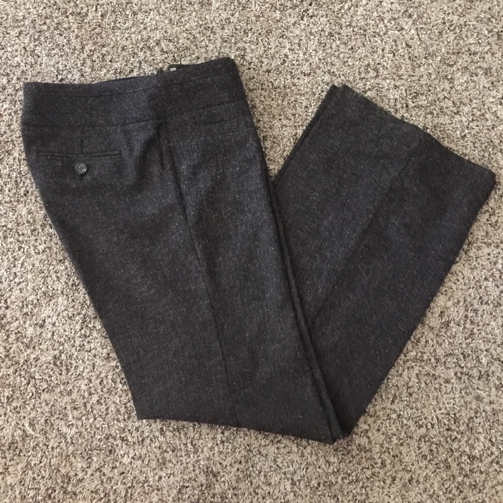 The limited drew fit brown dress pants, size 6.