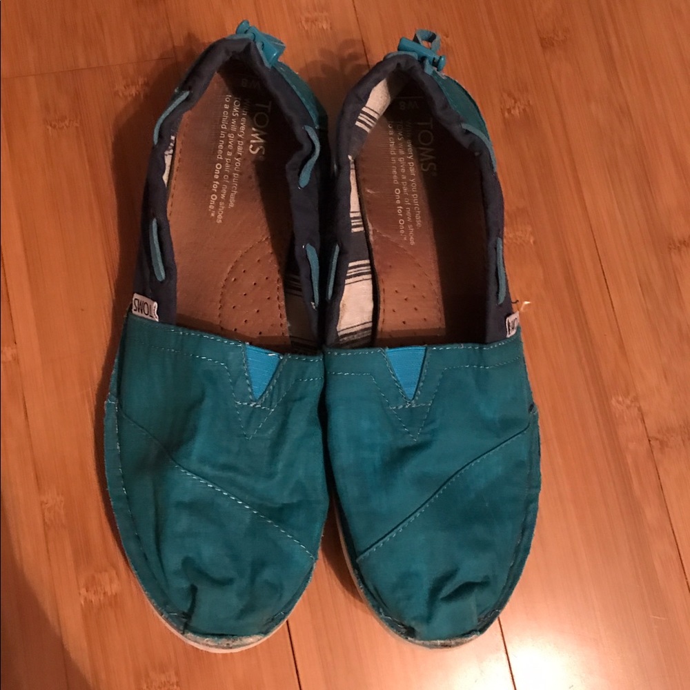 Toms canvas shoes