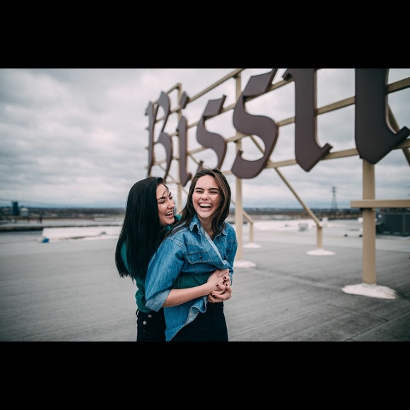 MEET YOUR POSHER - Picture 4 of 4