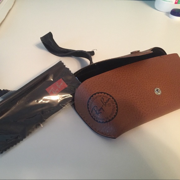 Classic RayBan black sunglasses - Picture 4 of 6