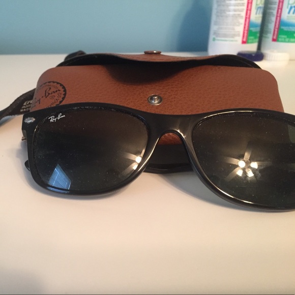 Classic RayBan black sunglasses - Picture 3 of 6