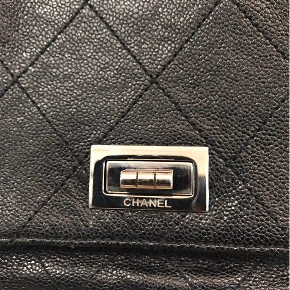 Chanel Pocket in The City Cavier Traveling Bag - Picture 4 of 5