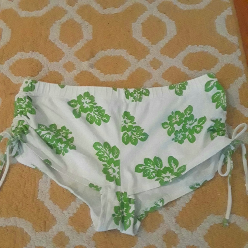 Cute shorts with ties on both sides