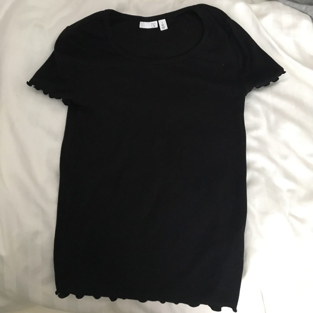 Cute black ribbed lettuce hem top