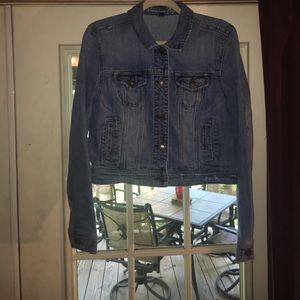 FINAL PRICE Cropped hem distressed denim jacket