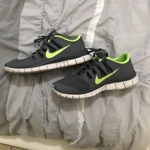 NIKE FREE RUN