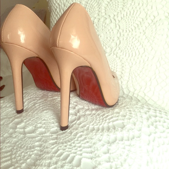 Shoes - Red soles nude color 👠👠