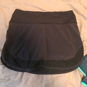 Black lululemon running skirt