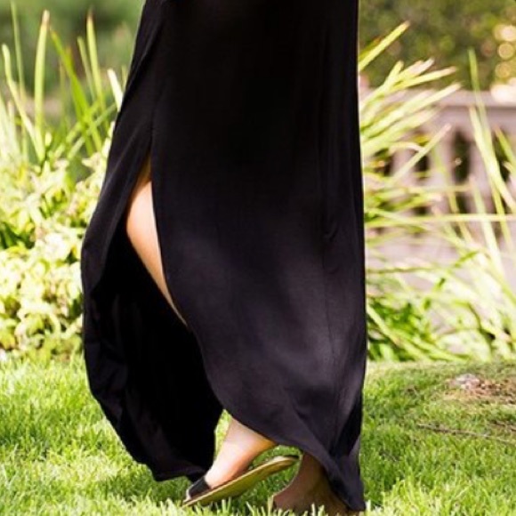 BACK IN! Everyday Off the Shoulder Maxi - Picture 2 of 6