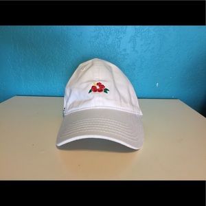 YOUNG & RECKLESS Flower hat 🌺