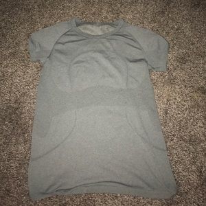 Lululemon T shirt
