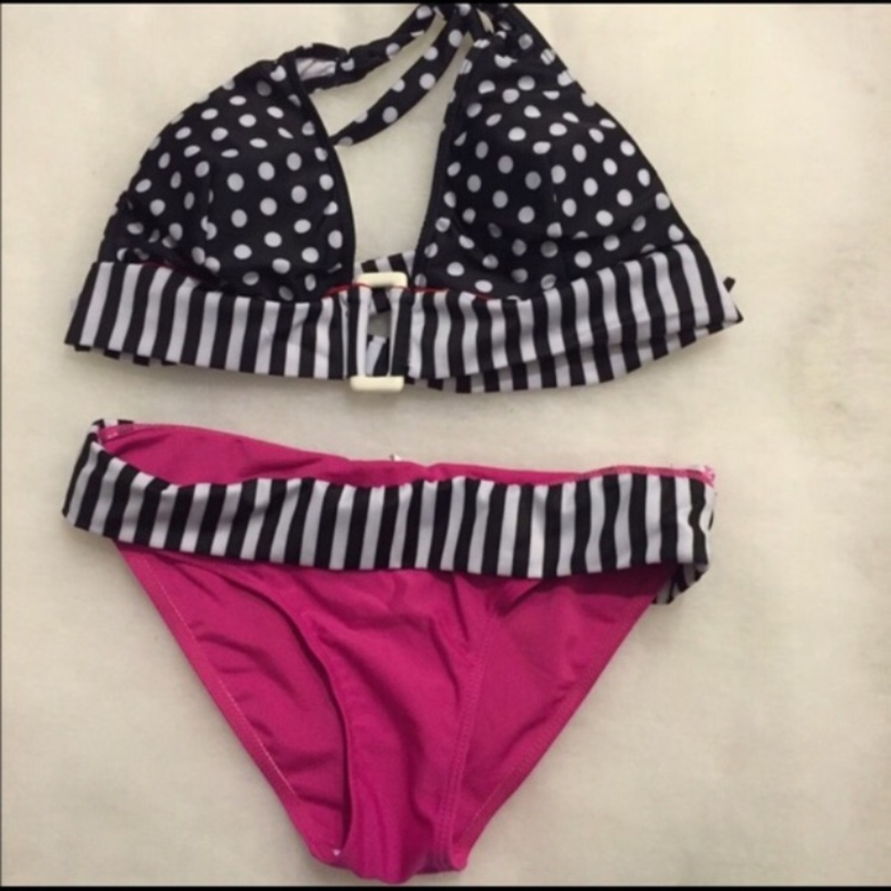 Bikini - Picture 2 of 3