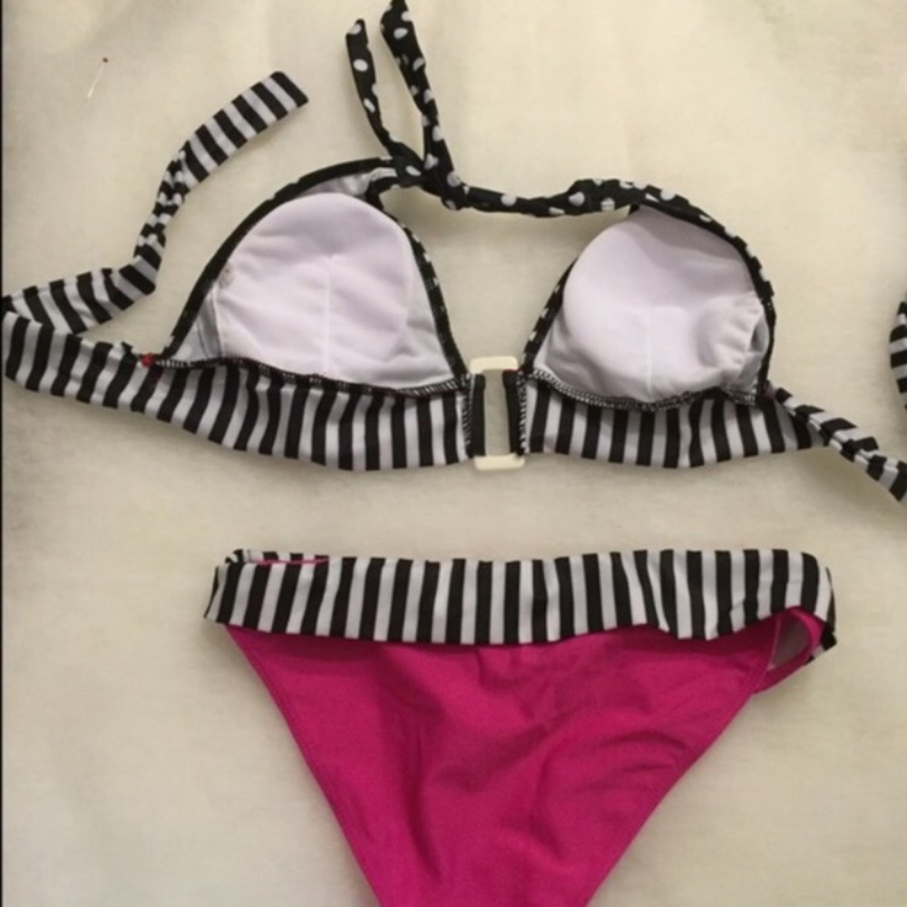 Bikini - Picture 3 of 3