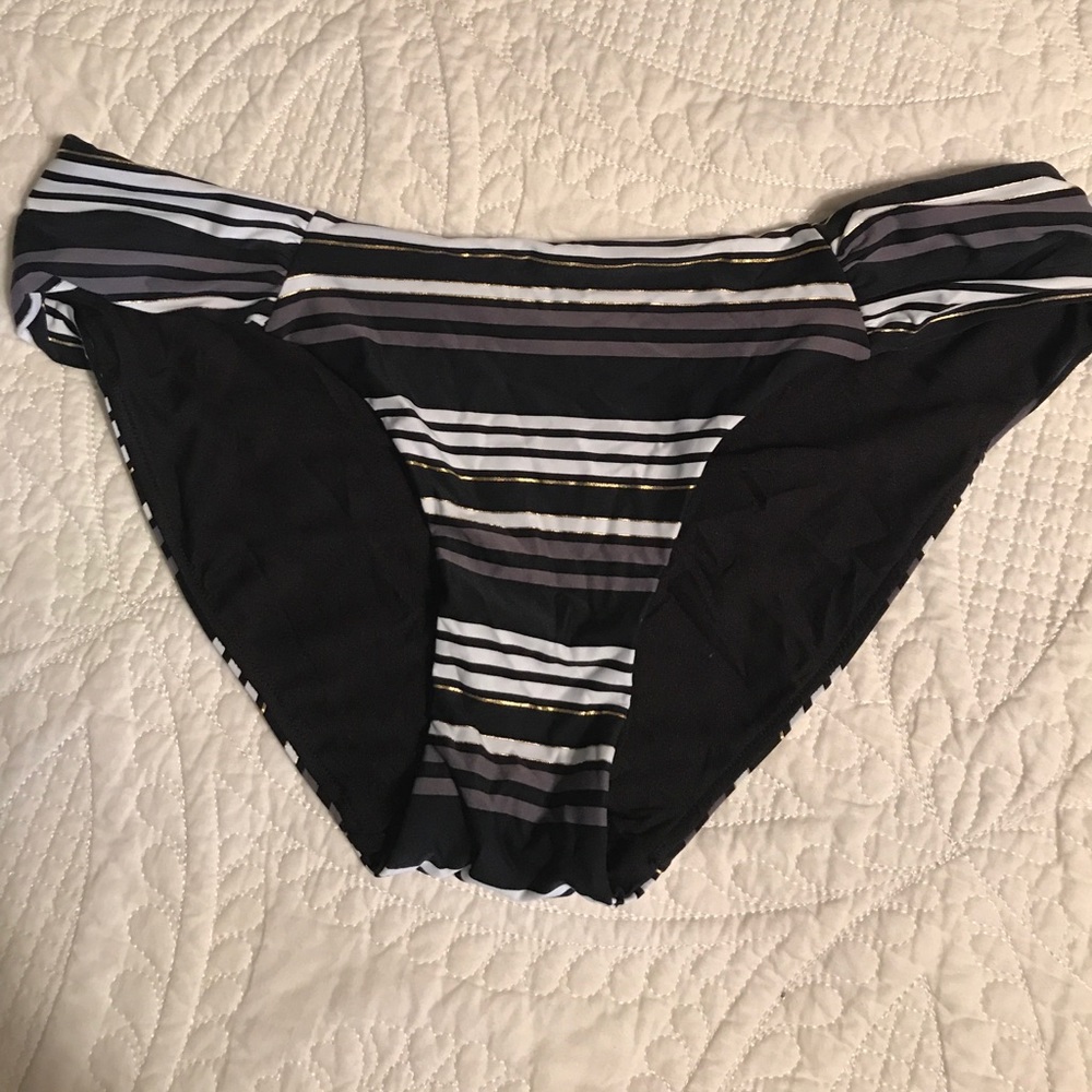 NWOT Women's swimsuit bottom