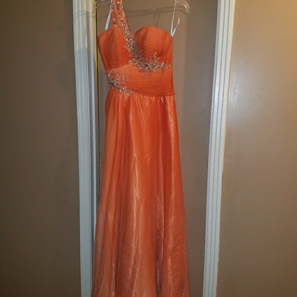 Formal/Prom Dress - Picture 2 of 4