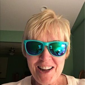 Meet your Posher, Connie