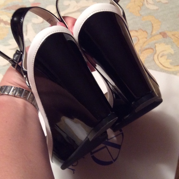 Dee Keller Italy Deanne black/white patent wedge