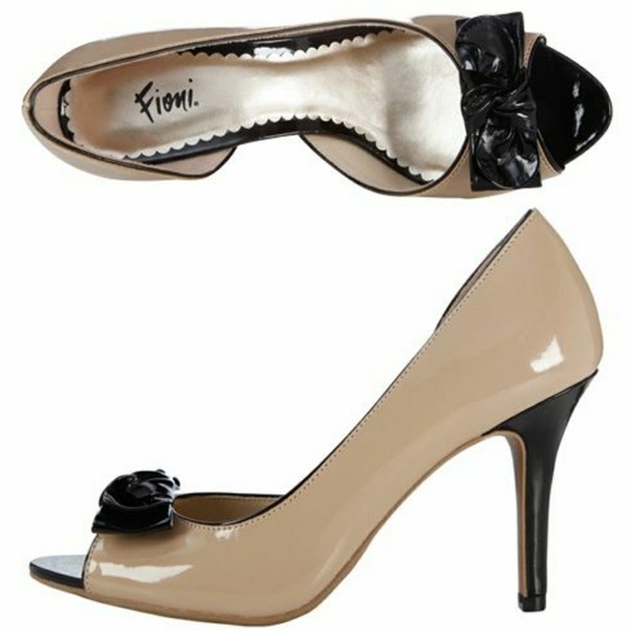 FIONI Clothing Shoes - Nude heels