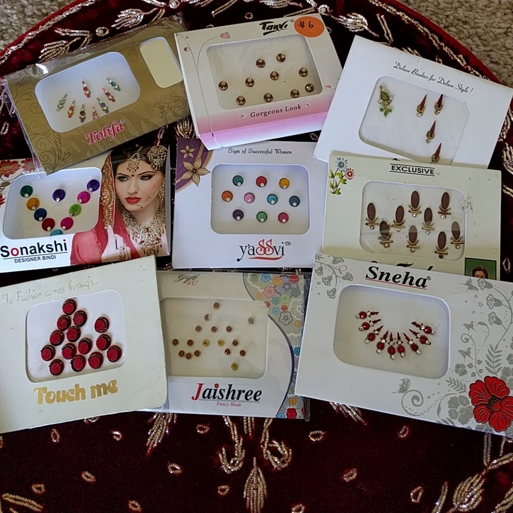 Bindis/temporary tattoos