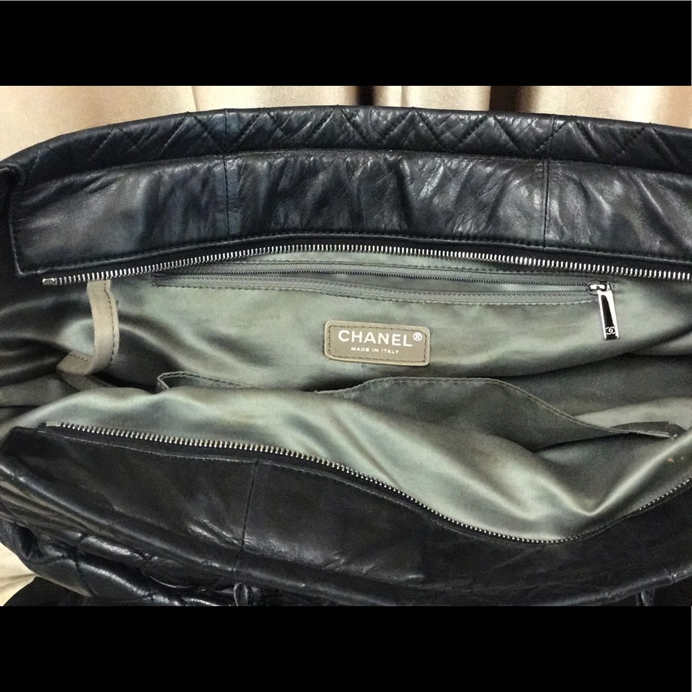 Chanel travel sized Chain bag - Picture 2 of 3