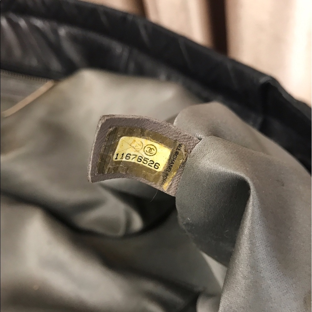 Chanel travel sized Chain bag - Picture 3 of 3