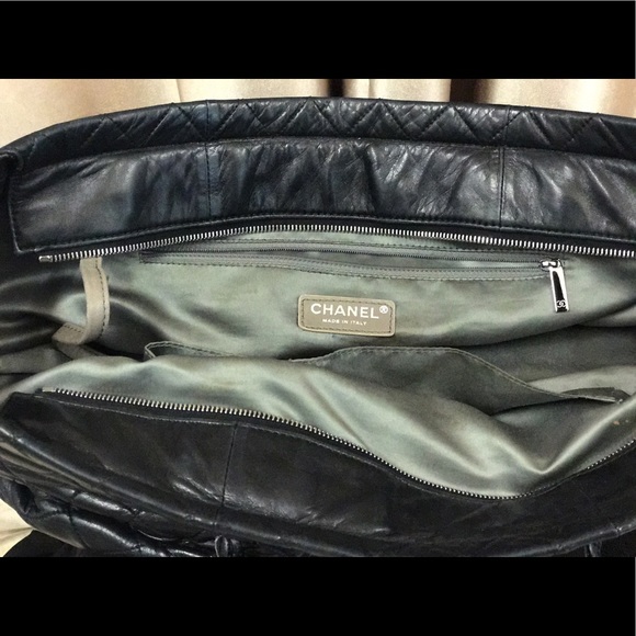 Chanel travel sized Chain bag - Picture 2 of 3