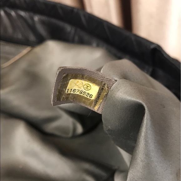 Chanel travel sized Chain bag - Picture 3 of 3