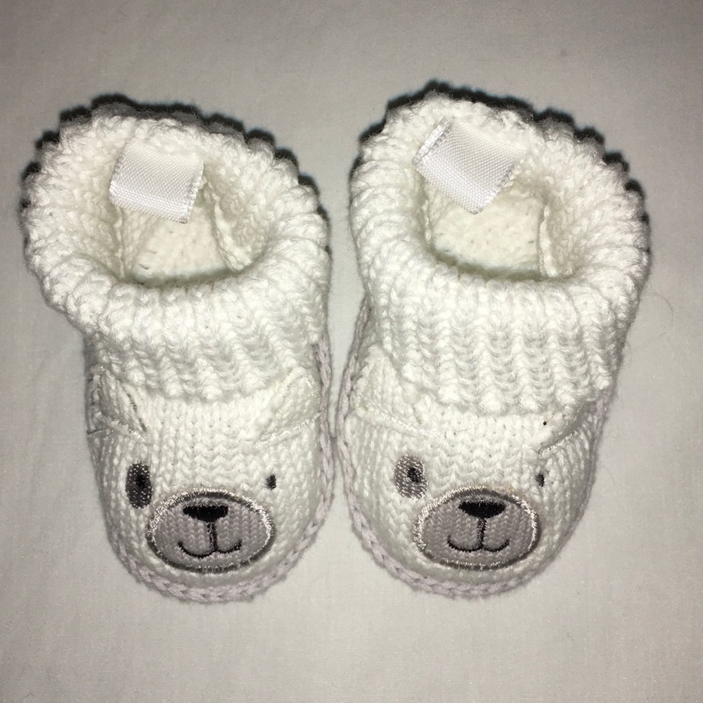 NWOT Newborn knitted footies