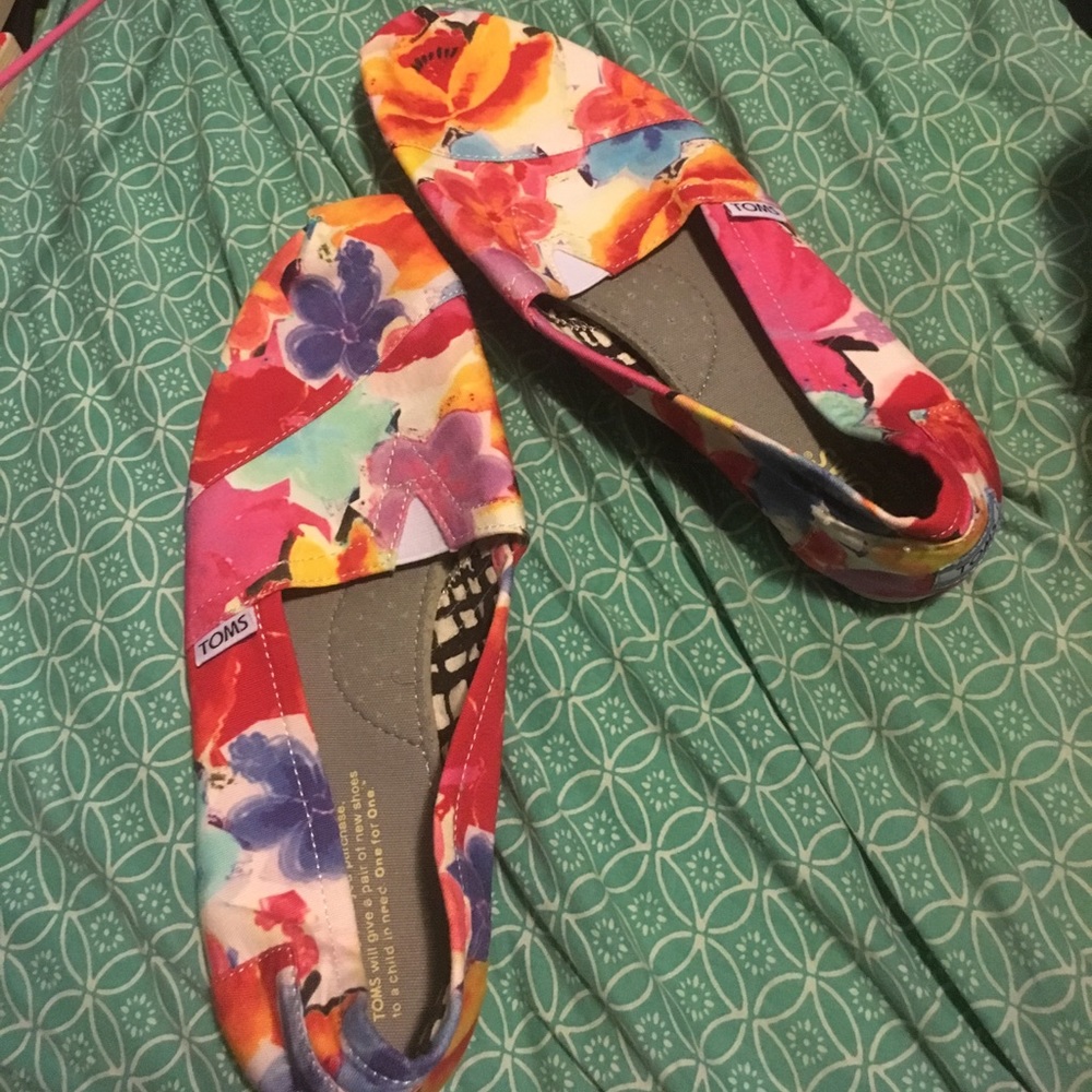 Floral Print TOMS